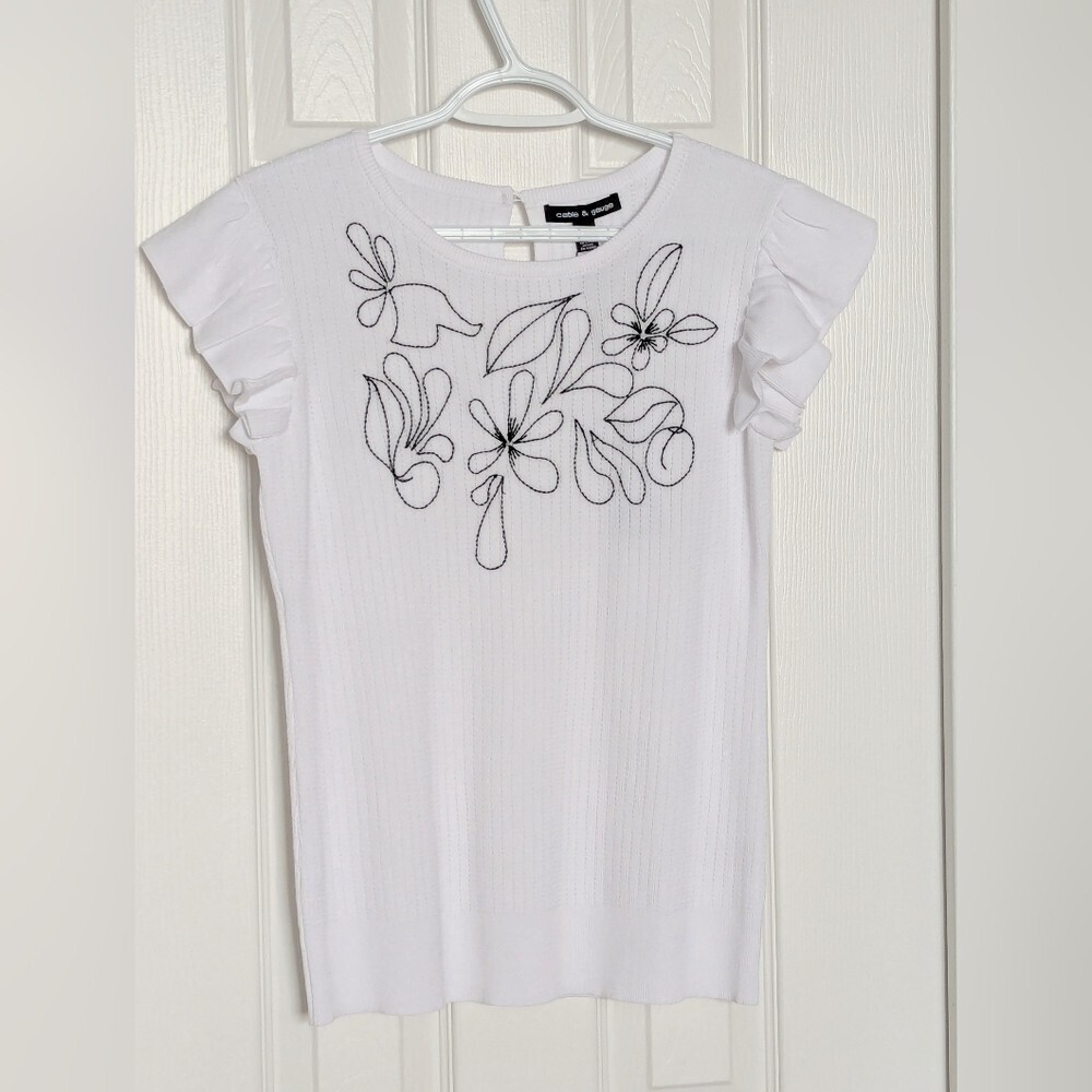 NWT Women's (L) White Sleeveless Knit Sweater w/Black Embroidered Floral Design